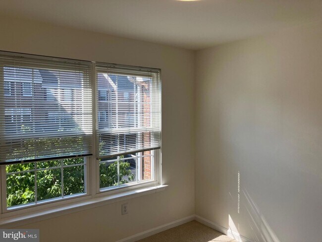 Building Photo - 2131 Dominion Heights Ct