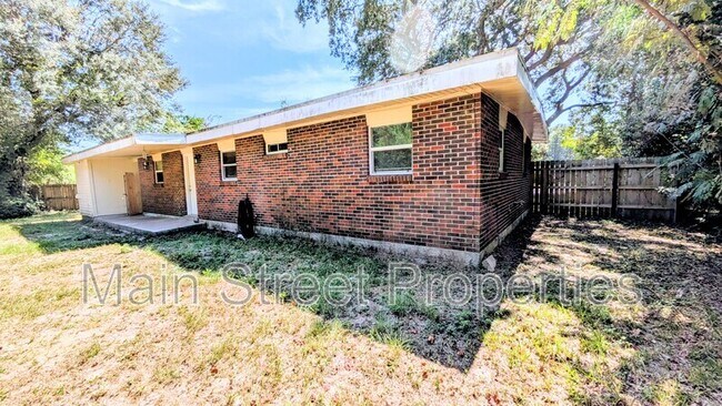 Building Photo - 2120 Curry Cir