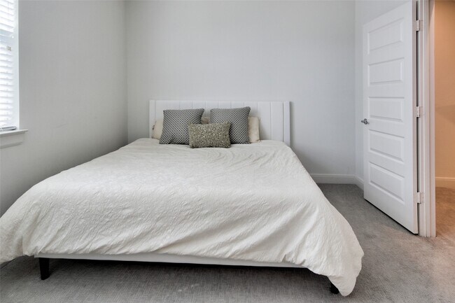 Building Photo - 1909 Maury St