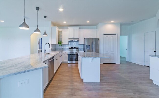 Building Photo - 570 Sanctuary Blvd