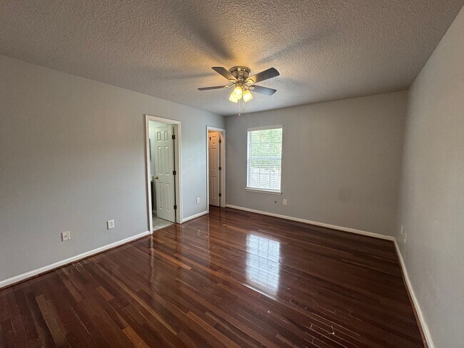 Building Photo - Available Now! Westside Timothy's Landing 2/2.5 Townhome with a 1-Car Garage