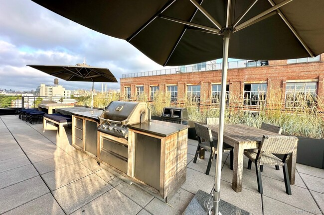 Building Photo - 47 Bridge St