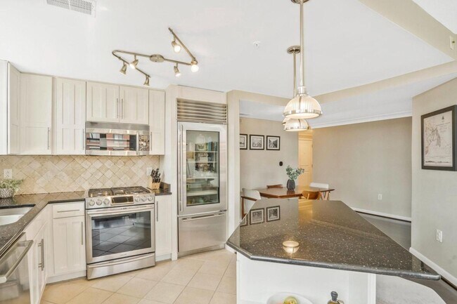 Building Photo - 1021 N Garfield St