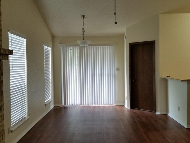 Building Photo - 2504 Howellwood Wy