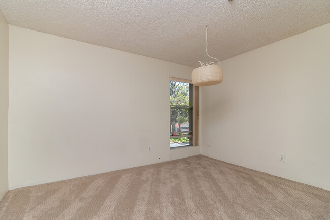 Building Photo - 3108 Raintree Cir