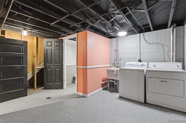 Building Photo - 9774 Manistique St