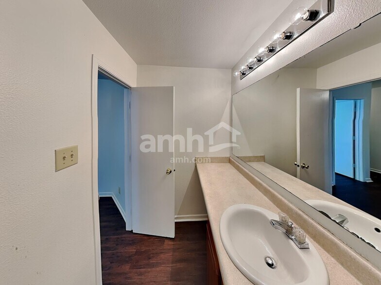 Building Photo - 1113 Swearngan Ridge Ct