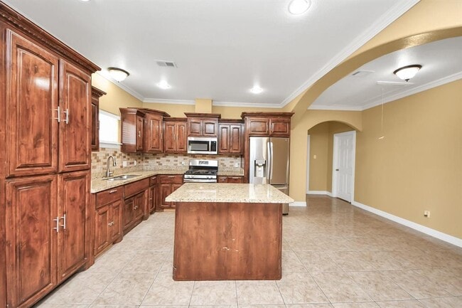 Building Photo - 11643 Antoine Dr