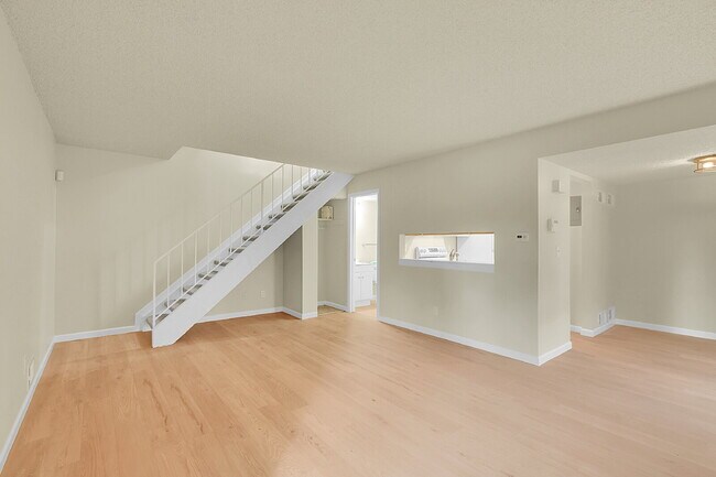 Building Photo - $1,695.00 - $500 OFF FIRST MONTH RENT - 2 ...