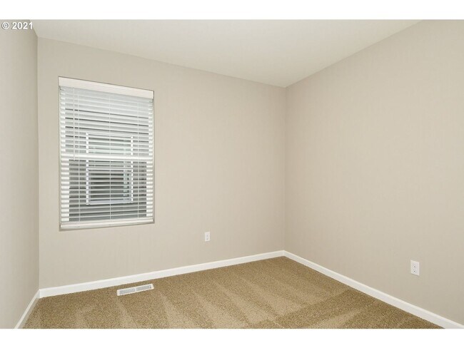 Building Photo - For rent