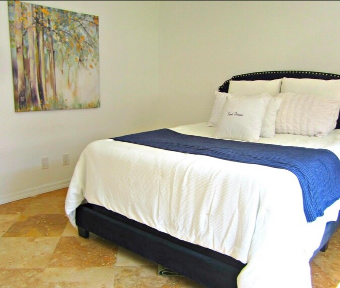 Building Photo - 625 Halifax N Ave