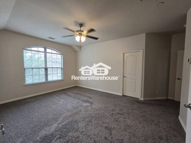 Building Photo - MOVE IN READY - Spacious 2-story townhouse...