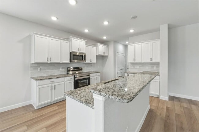 Building Photo - 301 Serpentine Ln