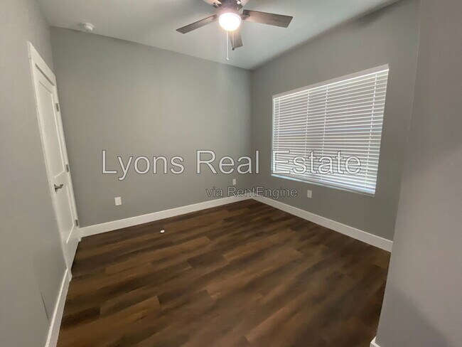 Building Photo - 10398 Port Everglades St