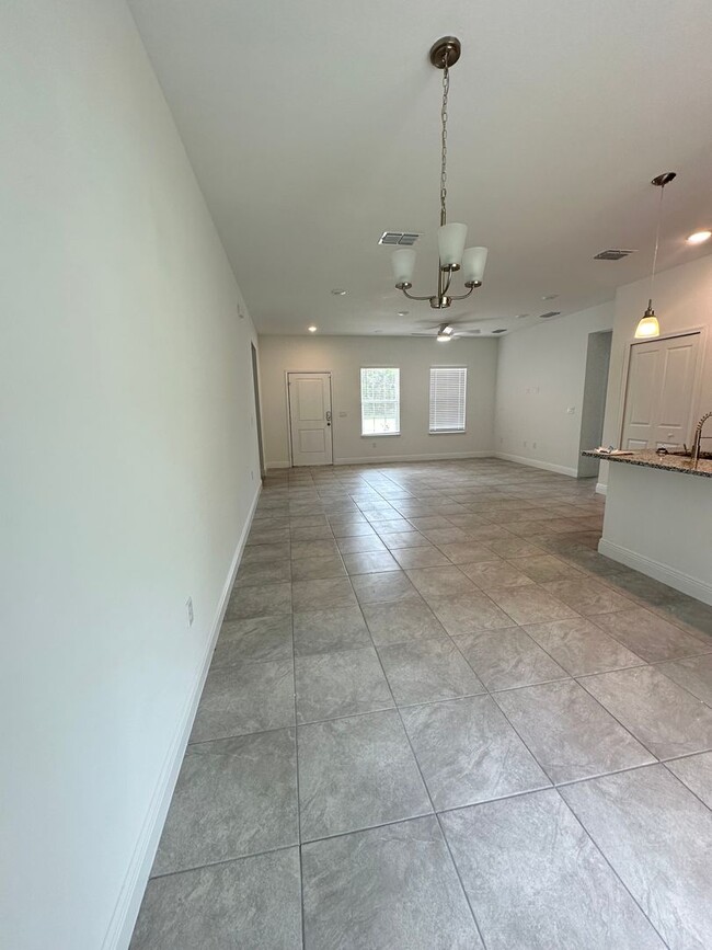 Building Photo - For Rent: Spacious 4-Bedroom Home with Mod...