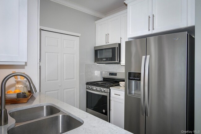 Building Photo - 422 Charles Pond Dr