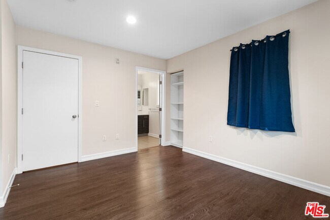 Building Photo - 2317 Scarff St