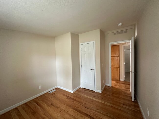 Building Photo - 3 Bedroom / 2 Bathroom Home in The Gated T...