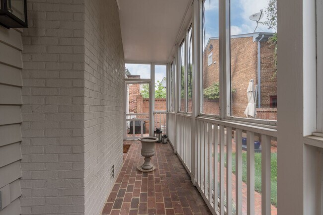Building Photo - 504 S Pitt St