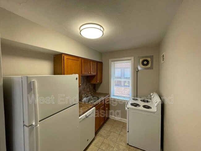 Building Photo - 7215 Amherst Ave