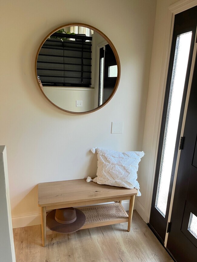 Building Photo - 1140 Park Hill Cir