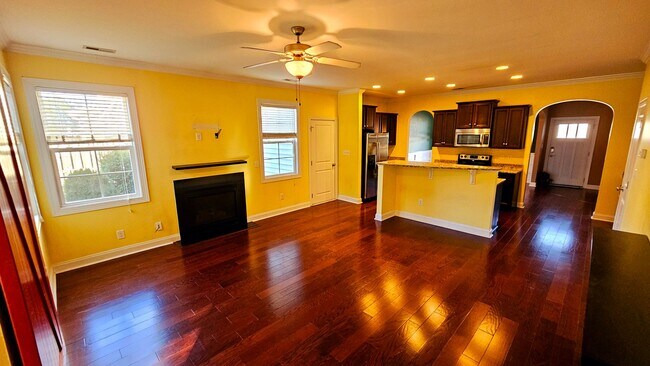 Building Photo - 3BR 2 BA Maple Hill