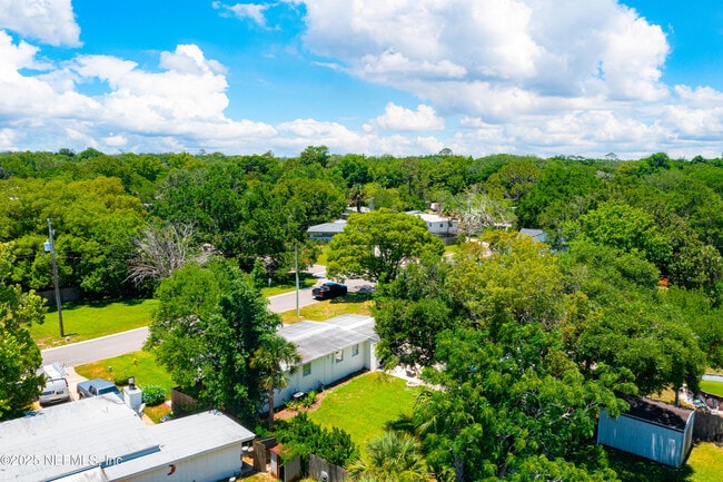 Building Photo - 1717 Sunset Dr