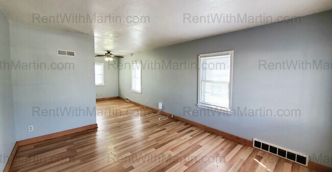 Building Photo - 1112-1114 Byron Ave