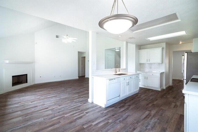 Building Photo - 2707 Troy Dr