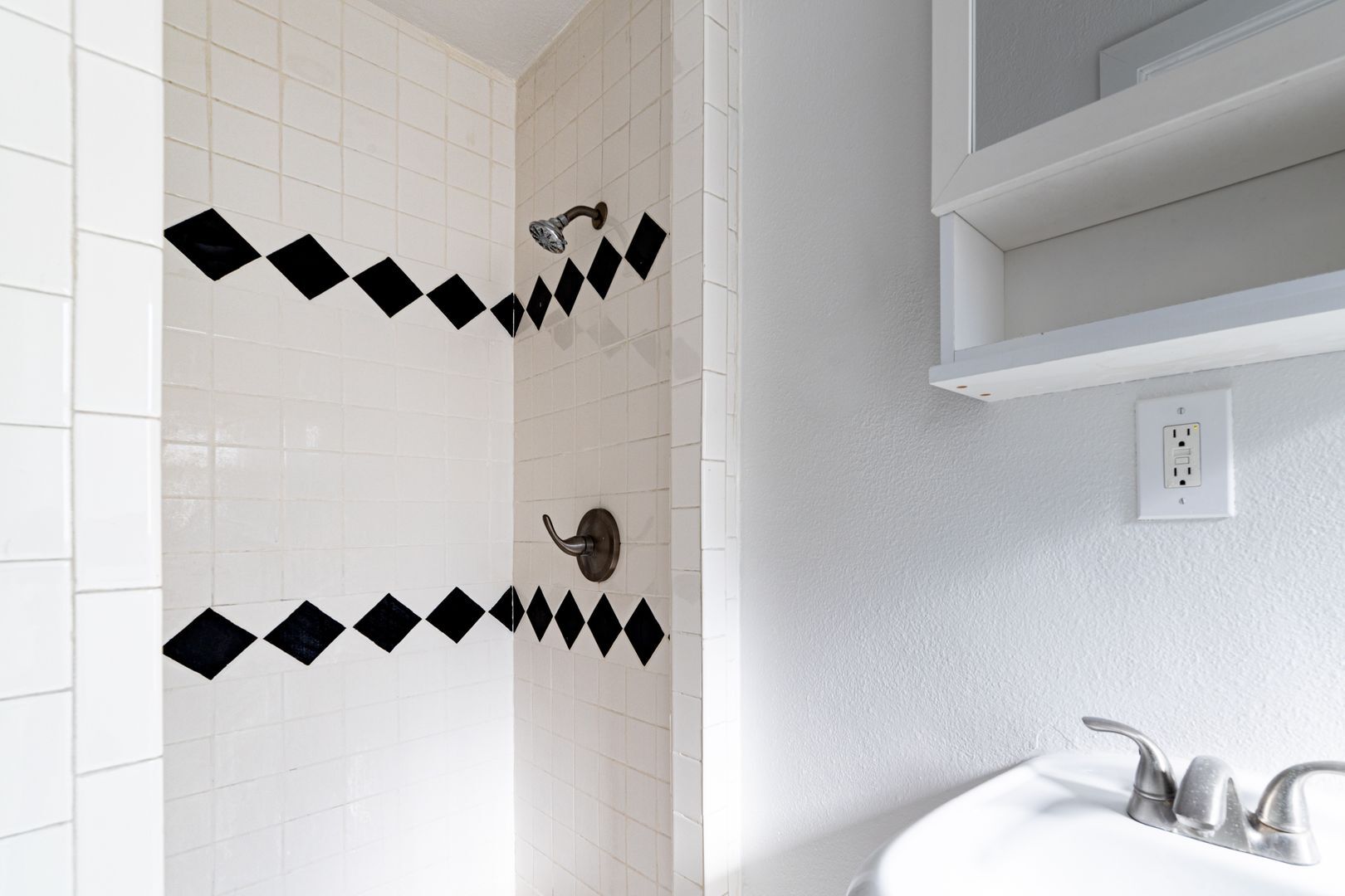 Building Photo - 1911 Church St