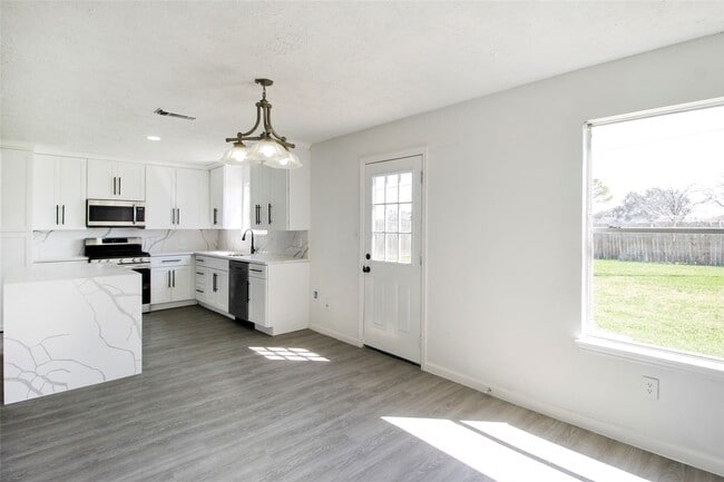 Building Photo - 511 Chaseway Dr