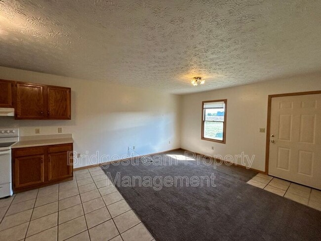 Building Photo - 214 Woodsview Dr