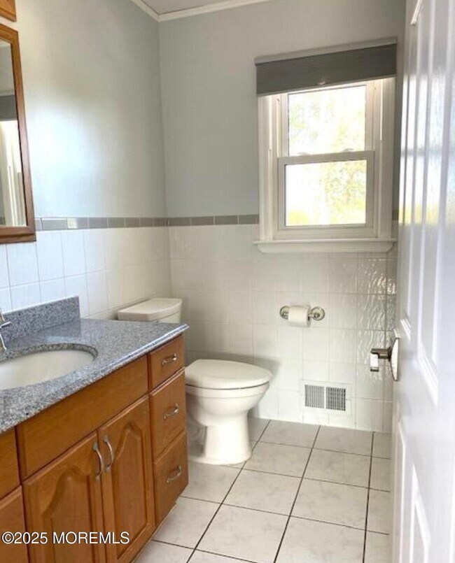 Building Photo - 55 Heath Ave