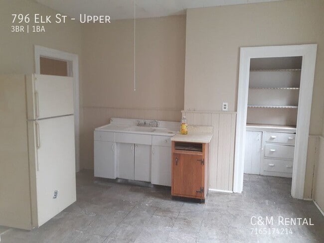 Building Photo - 796 Elk St