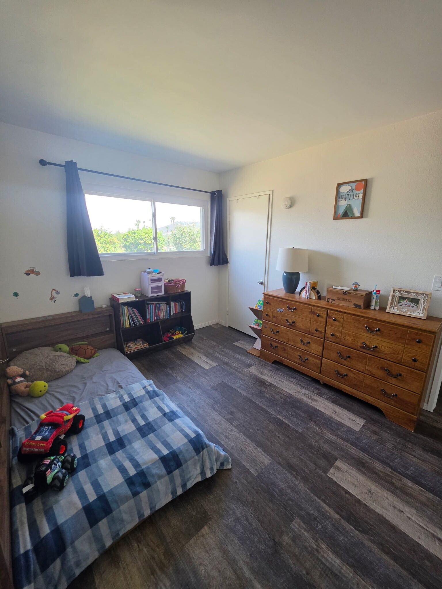 Building Photo - 598 Tam O Shanter Dr