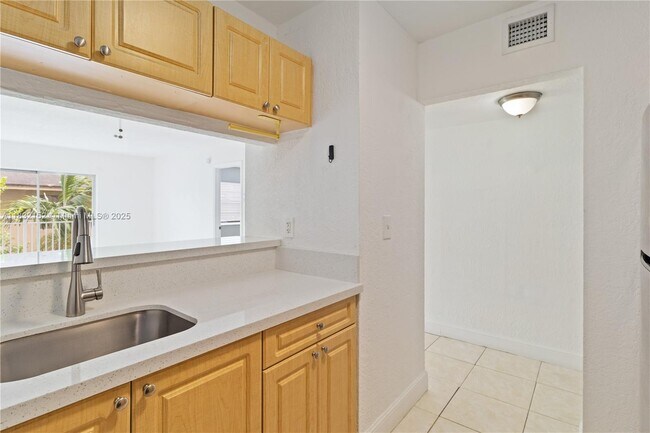 Building Photo - 1095 W 77th St