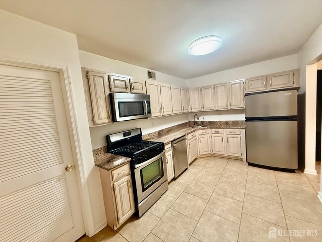 Building Photo - 1201 Plymouth Rd