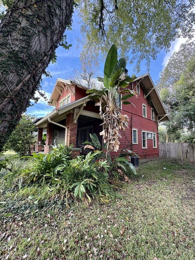 Building Photo - 2043 Dellwood Ave