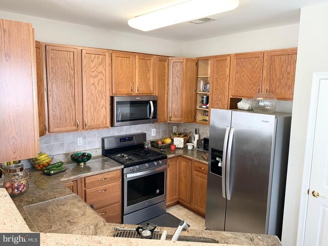 Building Photo - 17614 Four Seasons Dr