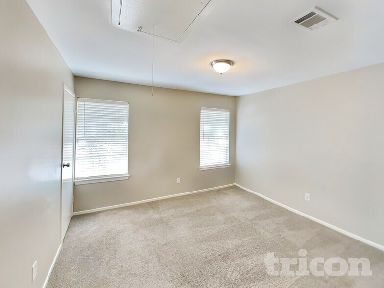 Building Photo - 2007 Smoke Rock Dr