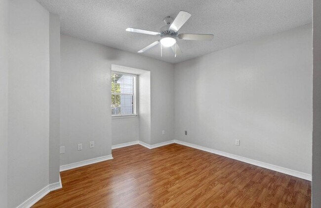 Building Photo - 1810 Hurlburt Rd