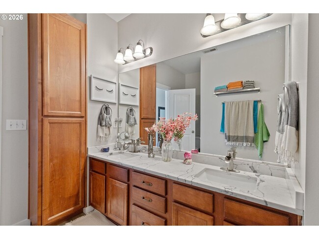 Building Photo - Spacious 3 Bedroom Townhome with Stainless Steel Appliances, Attached Garage & Open Layout