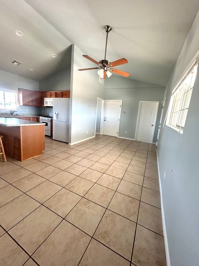 Building Photo - 3 Bedroom with open floor plan