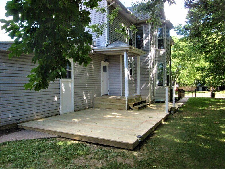 private deck - 307 W Columbia Ave