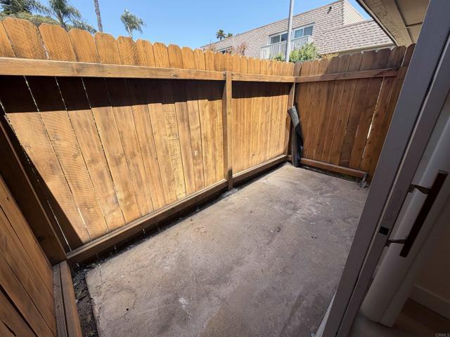 Building Photo - 403 Requeza St