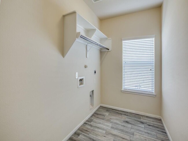 Building Photo - 4067 Mossy Pl Ln
