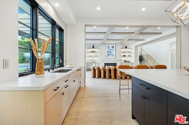 Building Photo - 5124 Calvin Ave