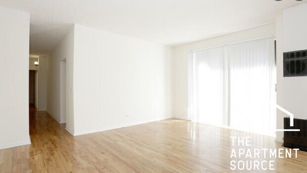 Building Photo - 4242 N Sheridan Rd