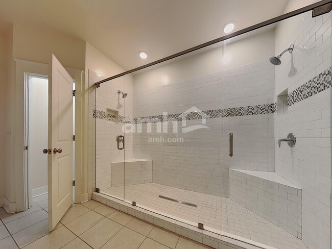 Building Photo - 1076 Adams Haven Bend