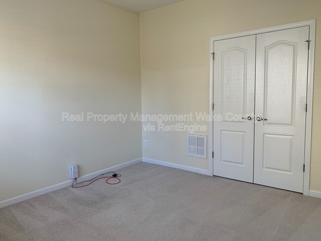 Building Photo - 512 Sandy Whispers Pl